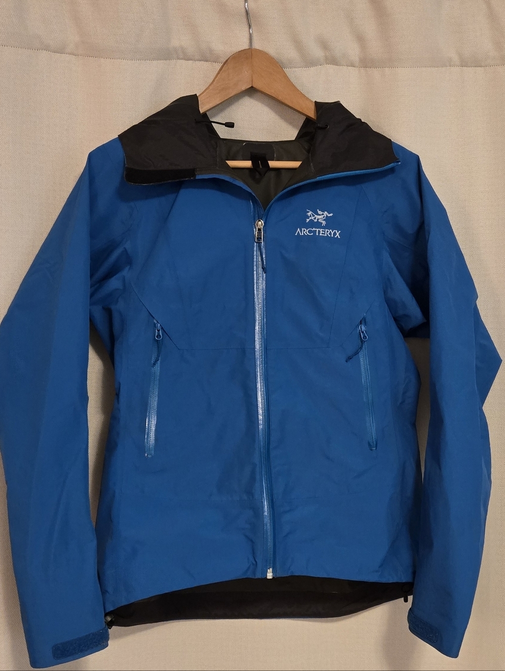 Arc'teryx Women's Beta SL Blue Waterproof Hooded Jacket sz S